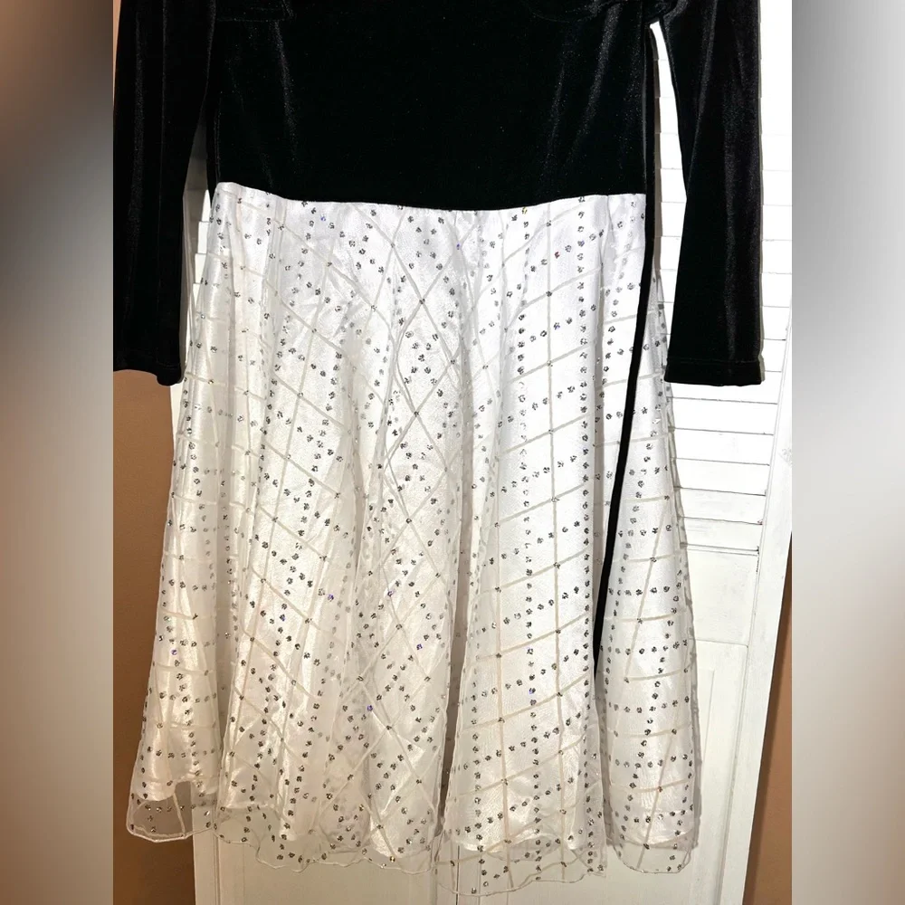 Girls Size 16 IZ Byer black velvet white satin glittery holiday dress vintage